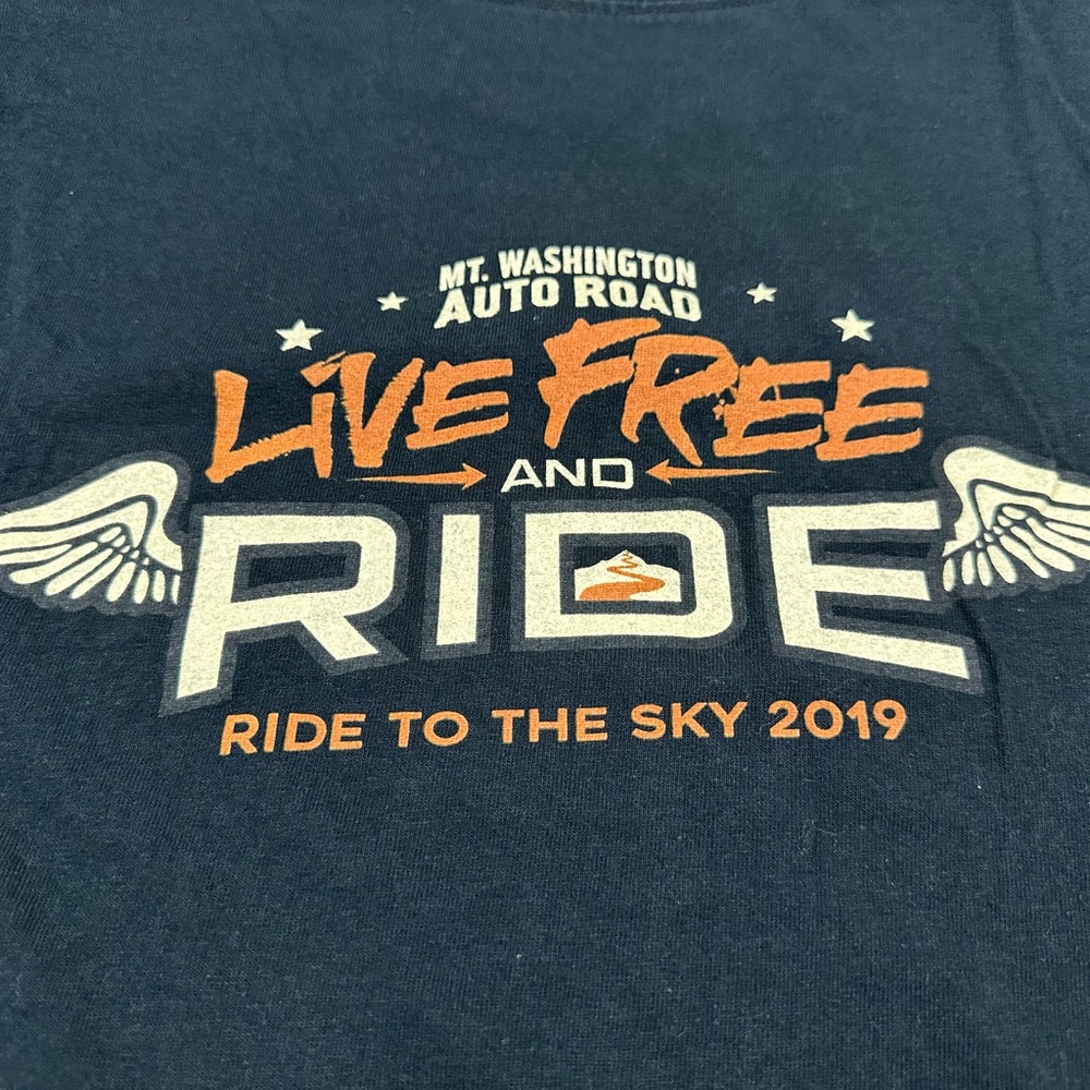 Mt. Washington, New Hampshire 2019 graphic T-shirt.